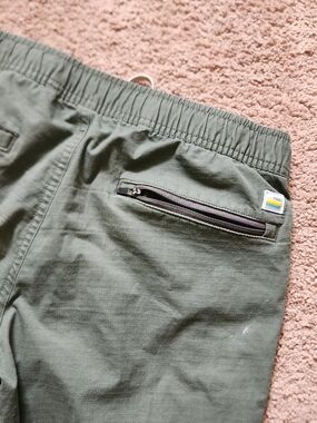 Vuori Men's Ripstop Climber Pants small Army Green tapered organic Outdoor S
